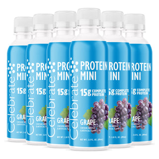 Plusieurs bouteilles de Celebrate Protéine Mini saveur Grape sur fond blanc