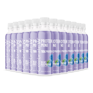 Plusieurs contenants de Protéine saveur Mini Blue Raspberry sur fond blanc